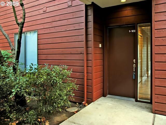 Property Photo: 5250 SW Landing Dr 109 OR 97239