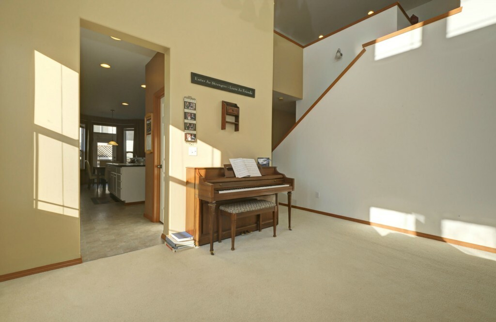 Property Photo:  615 Pasco Place NE  WA 98059 