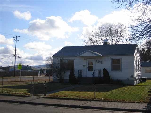 Property Photo:  2828 E Hoffman Ave  WA 99207 