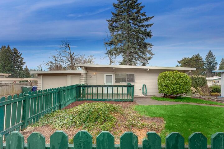 16213 SE 7th St  Bellevue WA 98008 photo