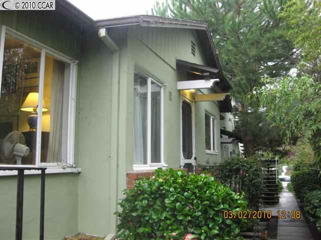 Property Photo: 424 Avon St 4 CA 94618