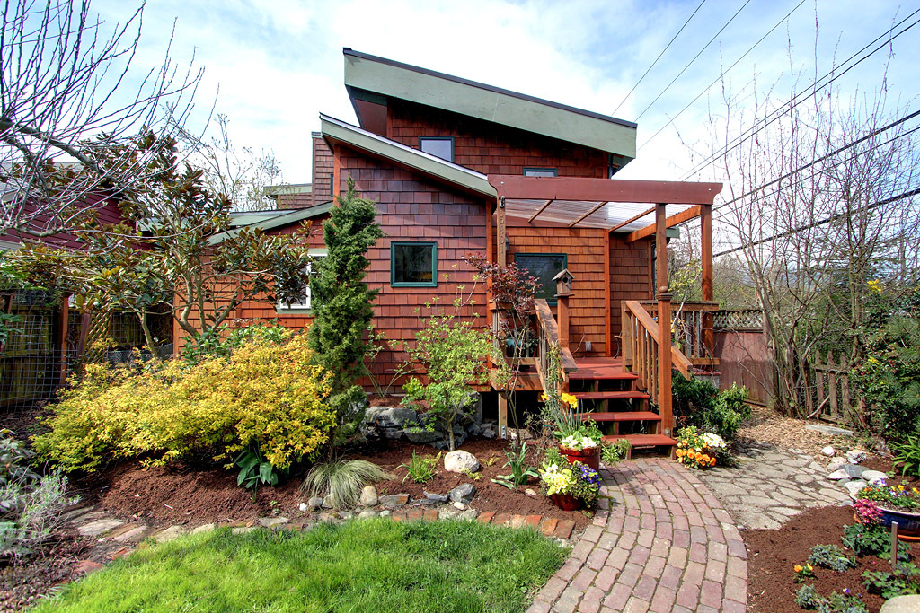 Property Photo:  5401 25th Ave SW  WA 98106 