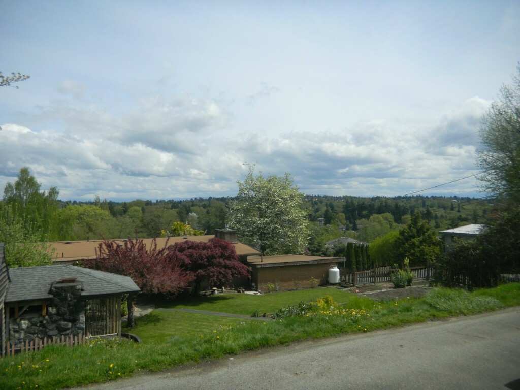 Property Photo: 914 S 206th St WA 98198
