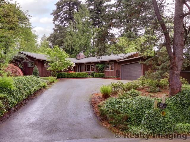 Property Photo:  6235 SW Nevada Ct  OR 97219 
