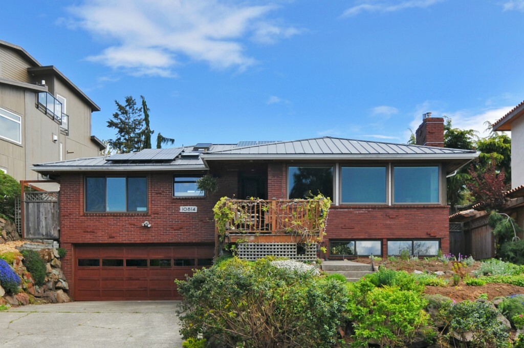 Property Photo:  10814 44th Ave SW  WA 98148 