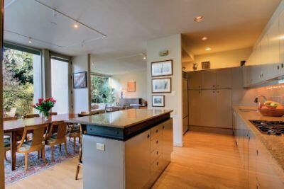 Property Photo:  914 E Highland Dr 914  WA 98102 