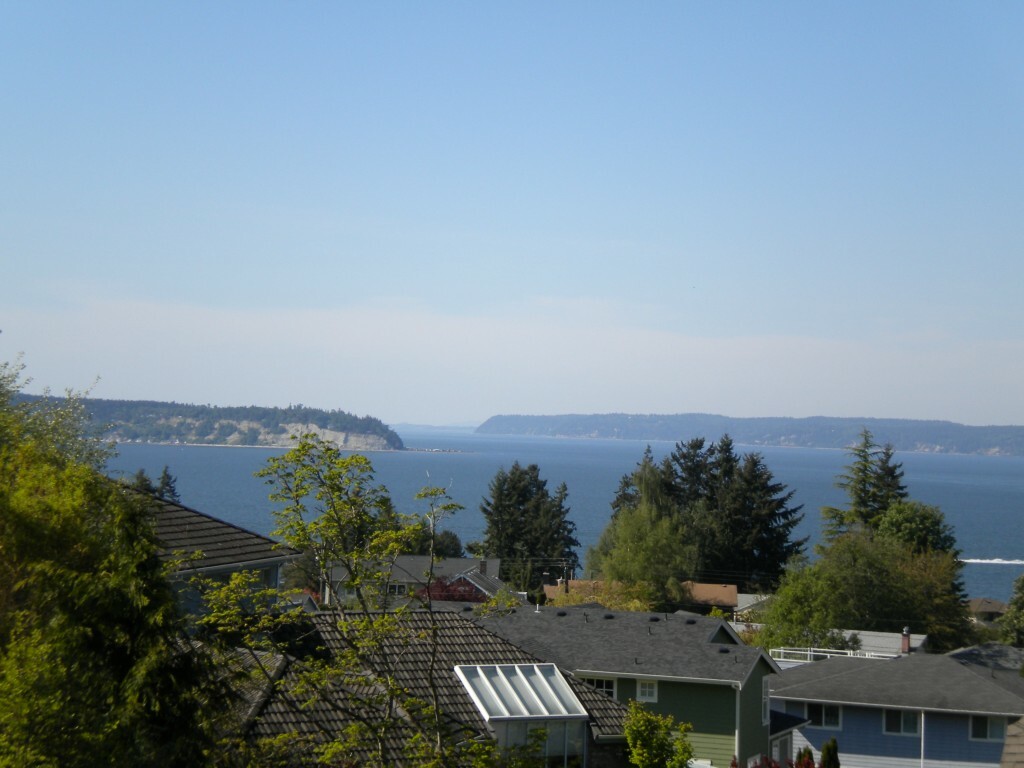 Property Photo: 5016 Ocean Ave WA 98203