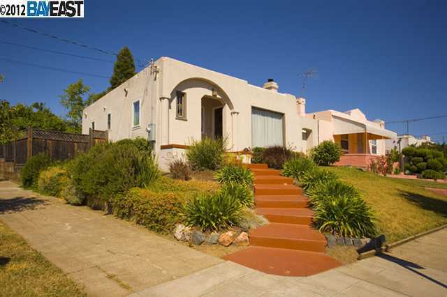 Property Photo:  3000 Madeline St  CA 94602 