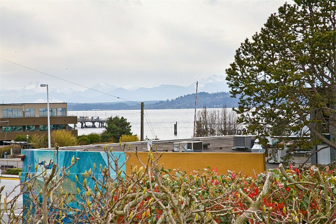 Property Photo:  116 Sunset Ave N  WA 98020 