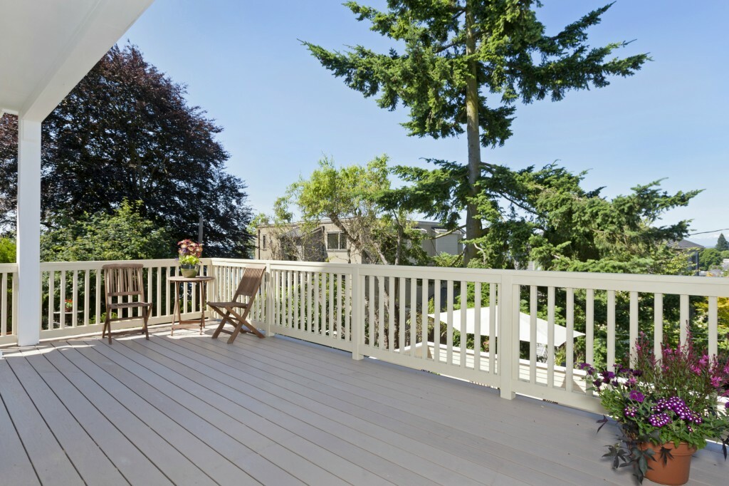 Property Photo:  101 Lee St  WA 98109 