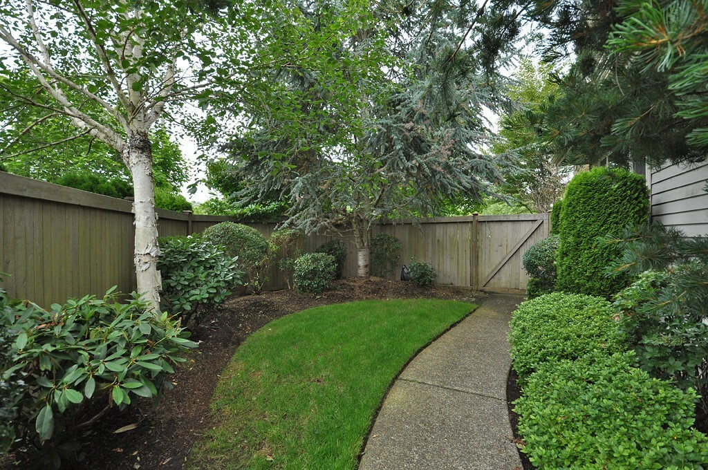 Property Photo: 1014 274th Wy SE WA 98075