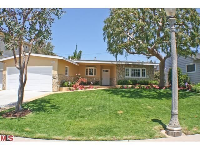 Property Photo:  7418 Denrock Ave  CA 90045 