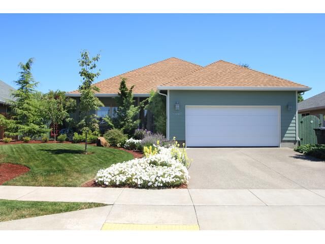 Property Photo: 88067 Natalie Ln OR 97487