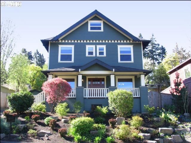 Property Photo:  1212 SW Falcon St  OR 97219 