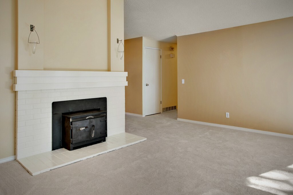 Property Photo:  6640 131st Ave SE  WA 98006 