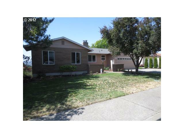 Property Photo: 625 Summit Ridge Dre OR 97058