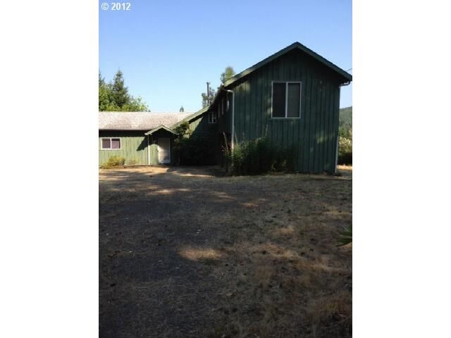 Property Photo: 82000 Chickaree Rd OR 97452