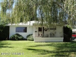 Property Photo: 808 S 30th Ave WA 98902