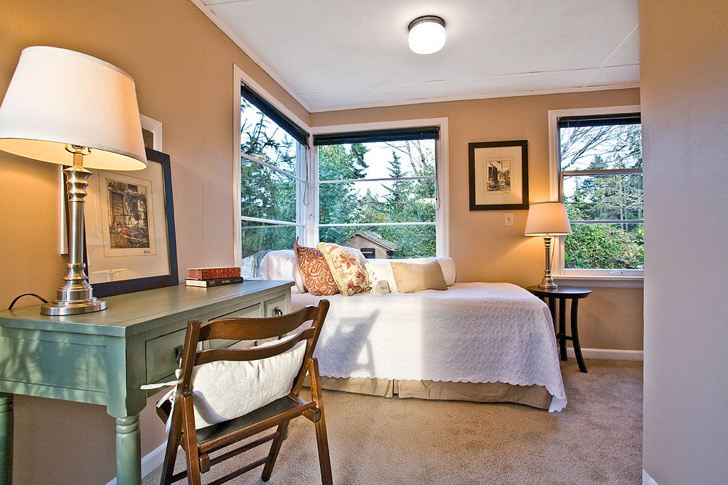 Property Photo:  20110 Fremont Ave N  WA 98133 