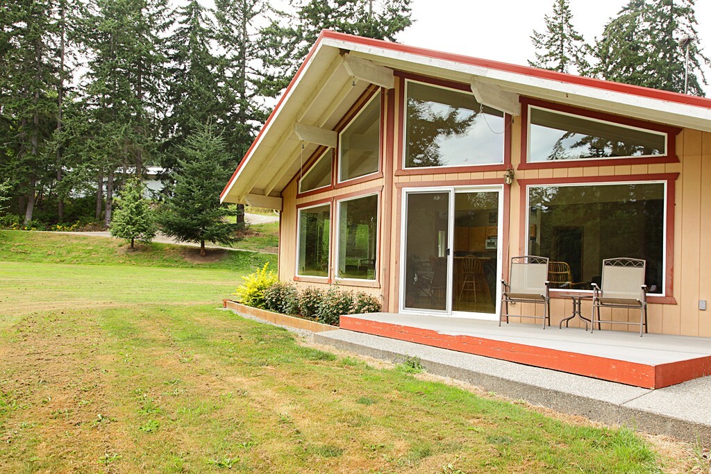 Property Photo:  925 Classic Rd  WA 98253 