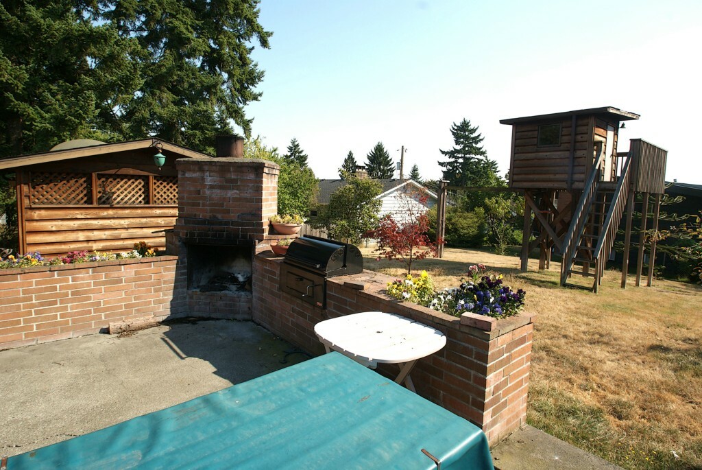 Property Photo: 2119 N 115th WA 98133