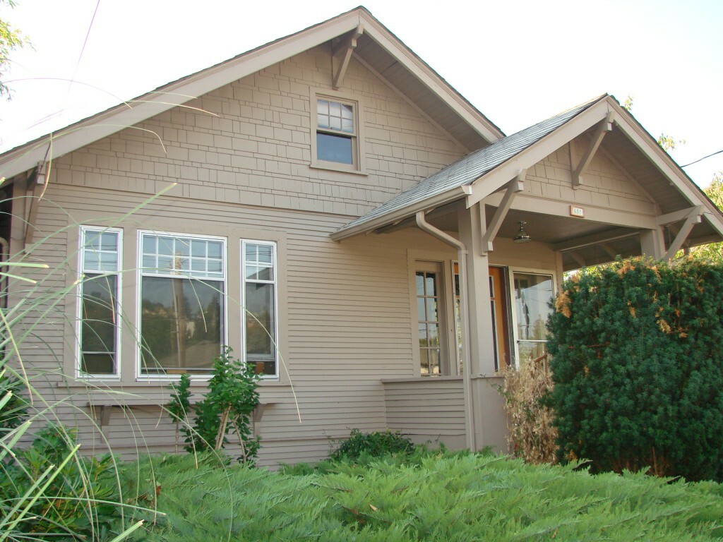 Property Photo:  601 Williams Ave S  WA 98057 