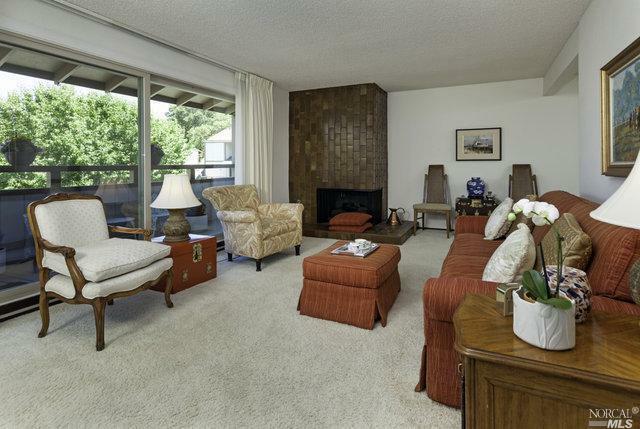 Property Photo:  117 Iris Lane  CA 94903 