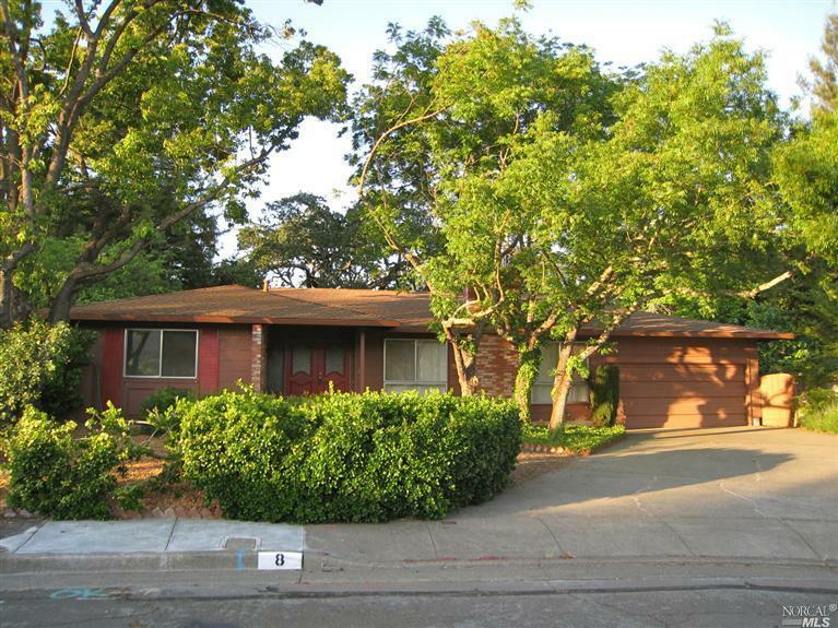 Property Photo: 8 Oakhurst Place CA 95409