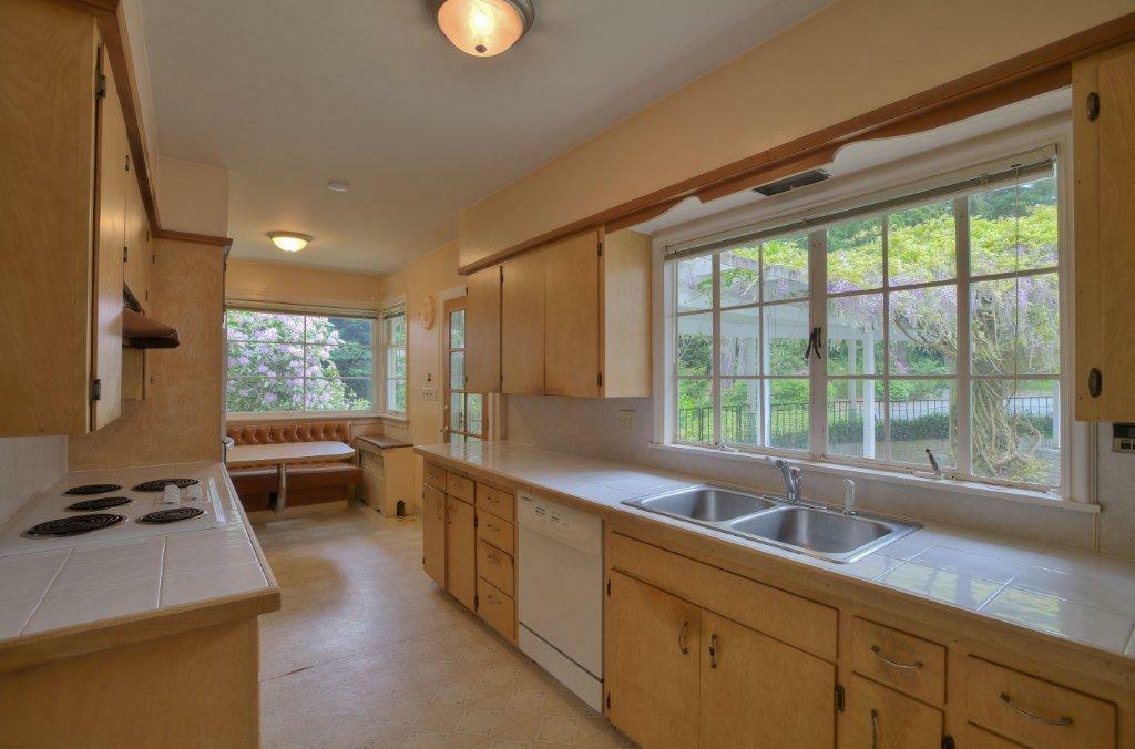 Property Photo: 23407 Woodway Park Rd WA 98020