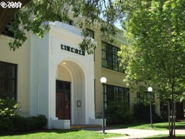 Property Photo: 650 W 12th Ave 230 OR 97402