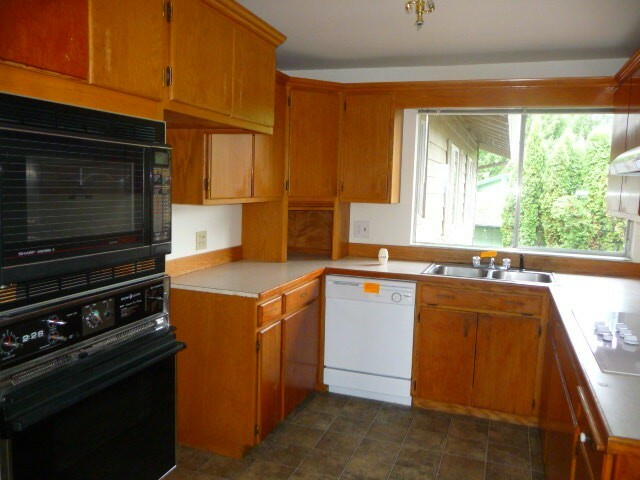 Property Photo: 2818 Larlin Dr WA 98203