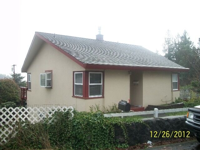 Property Photo: 208 S Hartford Ave WA 98312