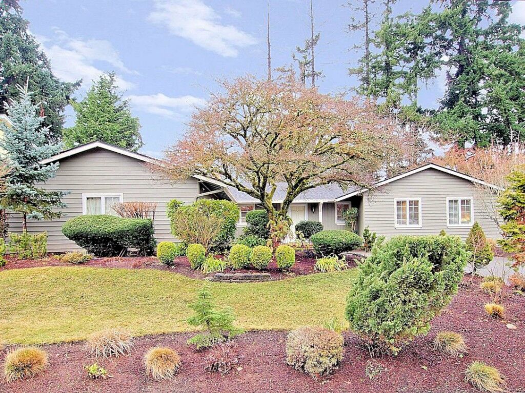 Property Photo: 6223 121st Ave SE WA 98006