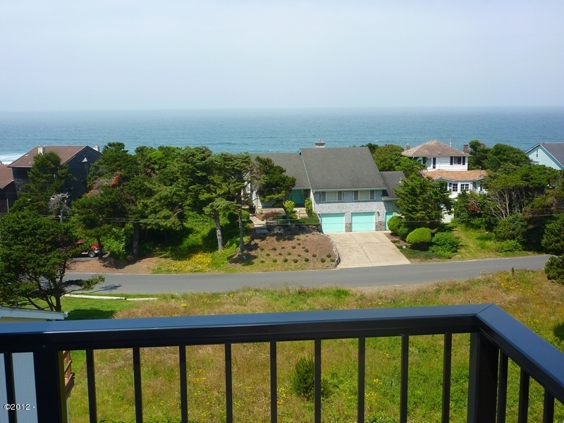 Property Photo: 1221 NW 12th Street OR 97367