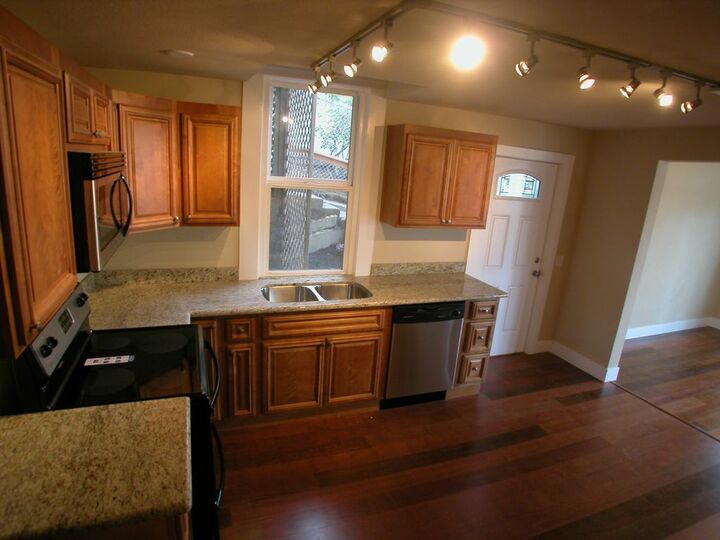 Property Photo: 611 Cedar Ave S WA 98057