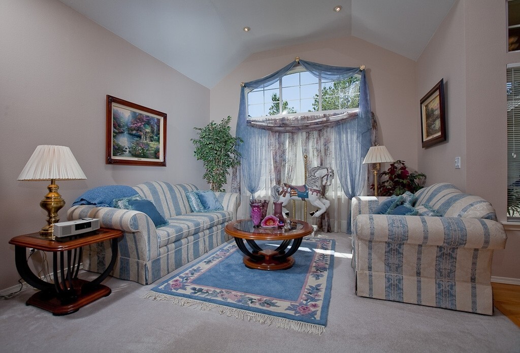 Property Photo: 715 191st St SW WA 98036