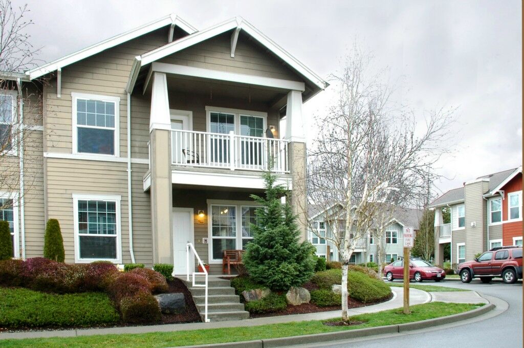Property Photo:  22633 NE Alder Crest Dr 102  WA 98053 