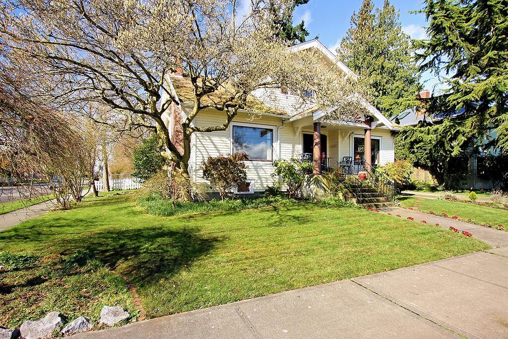 Property Photo:  1732  Colby Avenue  WA 98201 