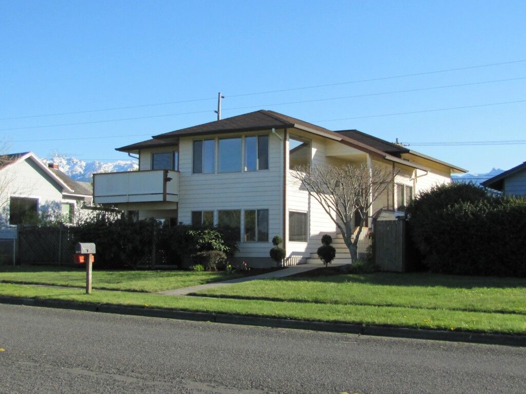 Property Photo:  1534 W 5th St  WA 98363 