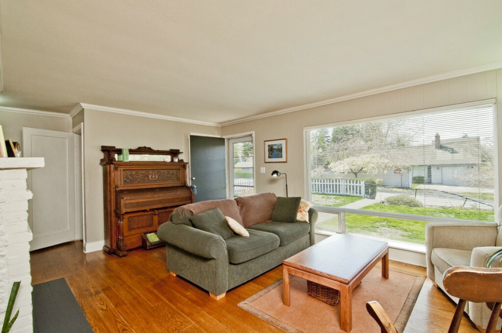 Property Photo:  11616 23 Ave SW  WA 98146 