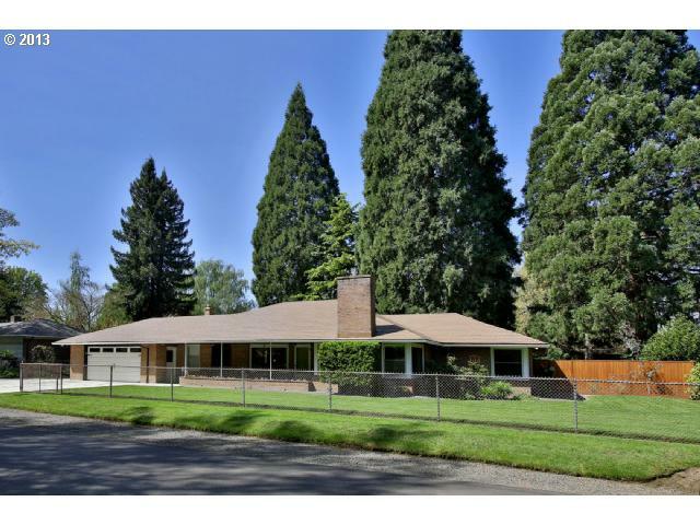 Property Photo:  551 NE Birchwood Cir  OR 97124 