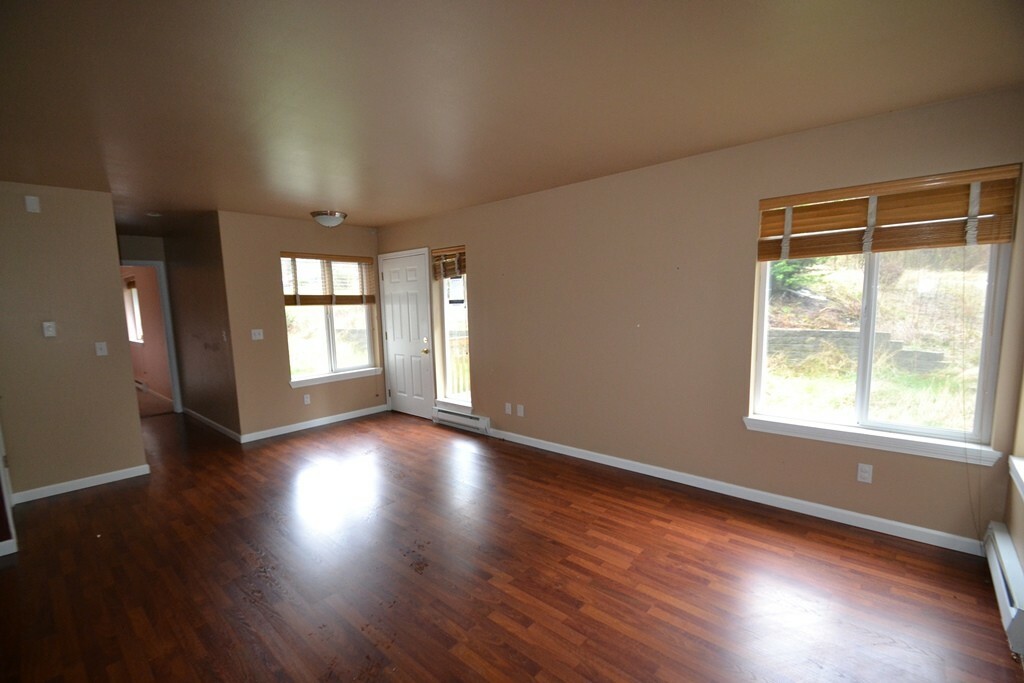 Property Photo:  928 Dolphin St  WA 98282 