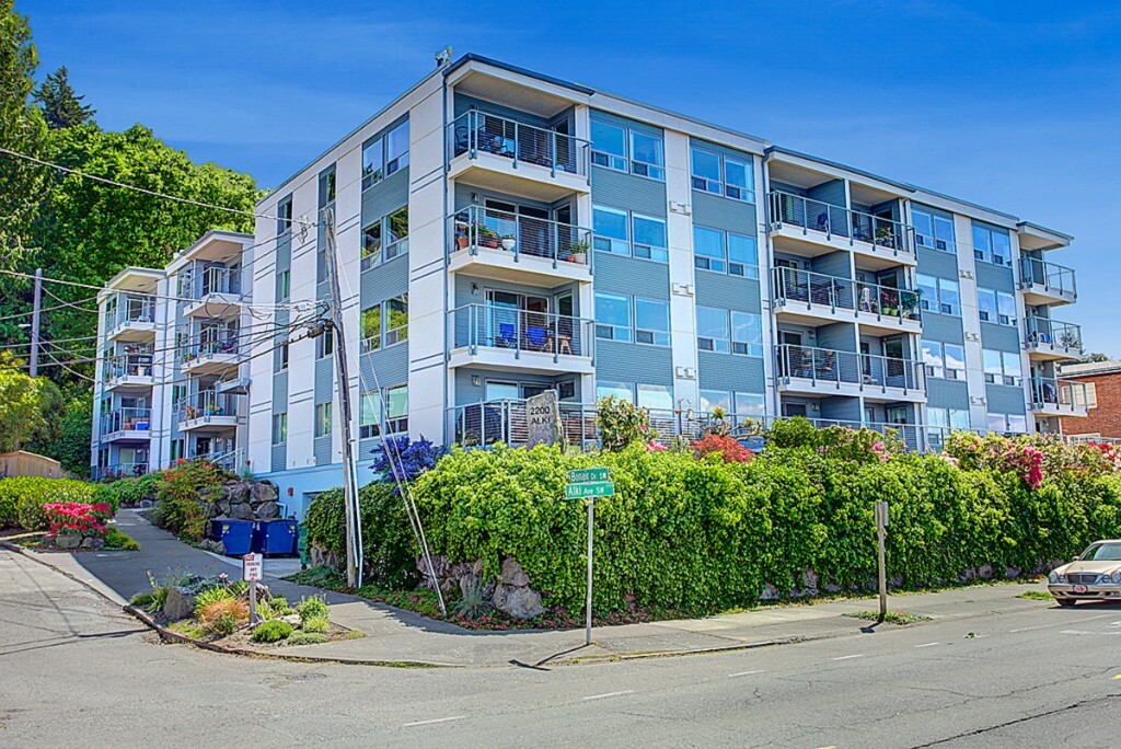 Property Photo:  2200 Alki Ave SW 205  WA 98116 