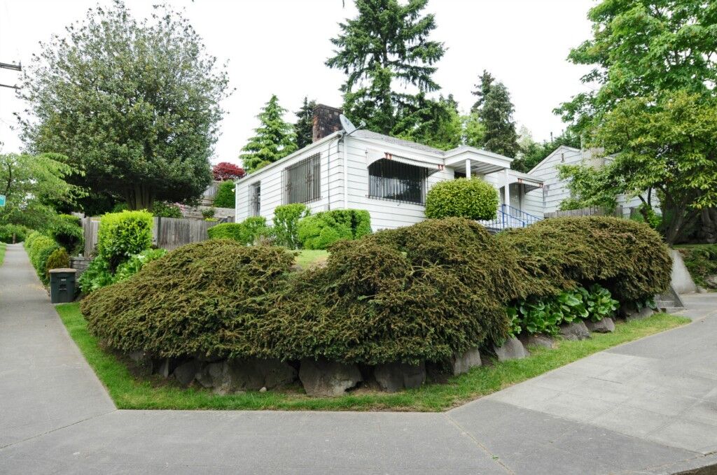 Property Photo: 1802 S Dearborn St WA 98144