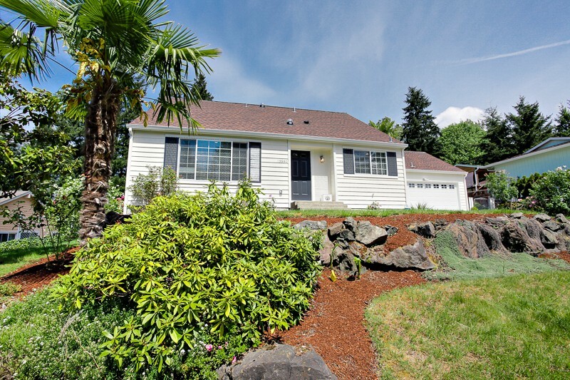 Property Photo:  13550 SE 161st Place  WA 98058 