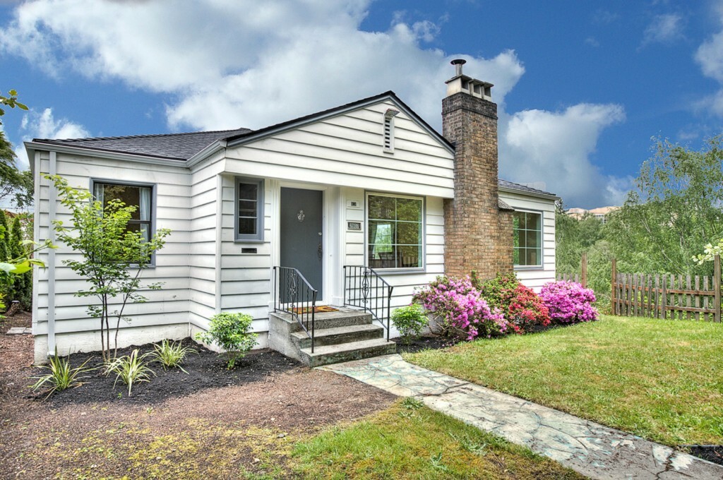 Property Photo: 2907 Montlake Blvd E WA 98112