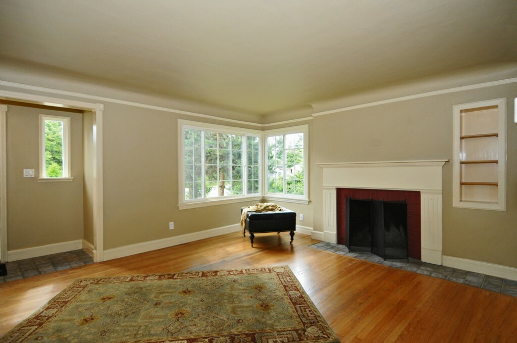 Property Photo:  10631 8th Ave SW  WA 98146 