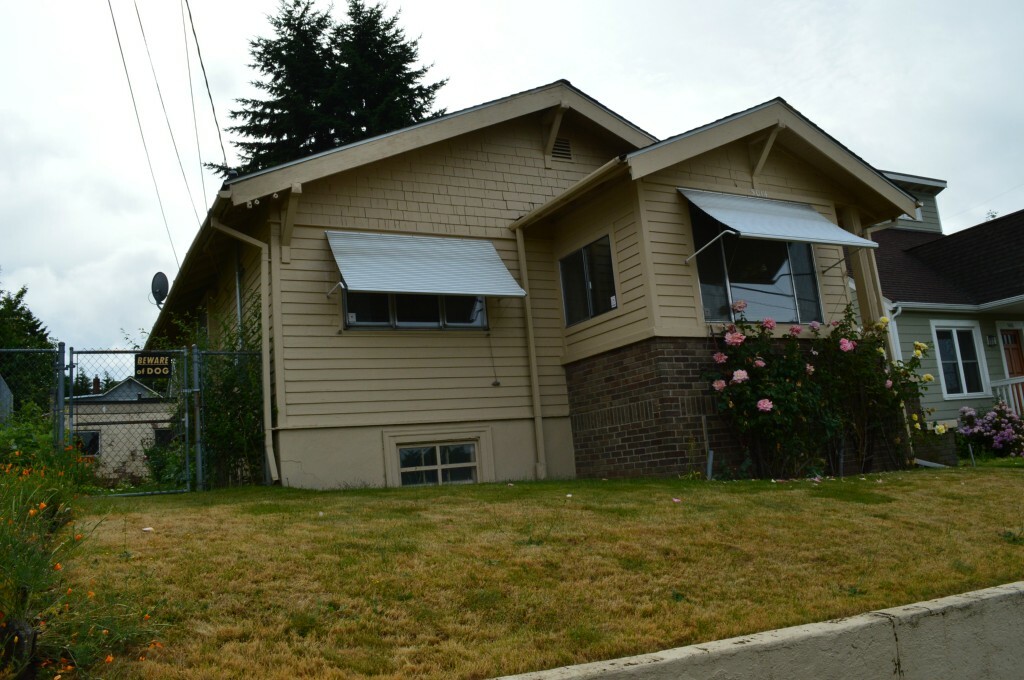 Property Photo:  5014 13th Ave S  WA 98108 