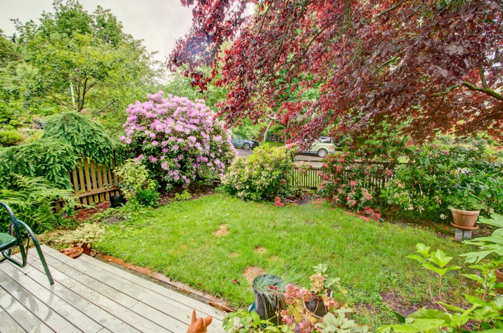Property Photo: 1226 17th Ave E WA 98112