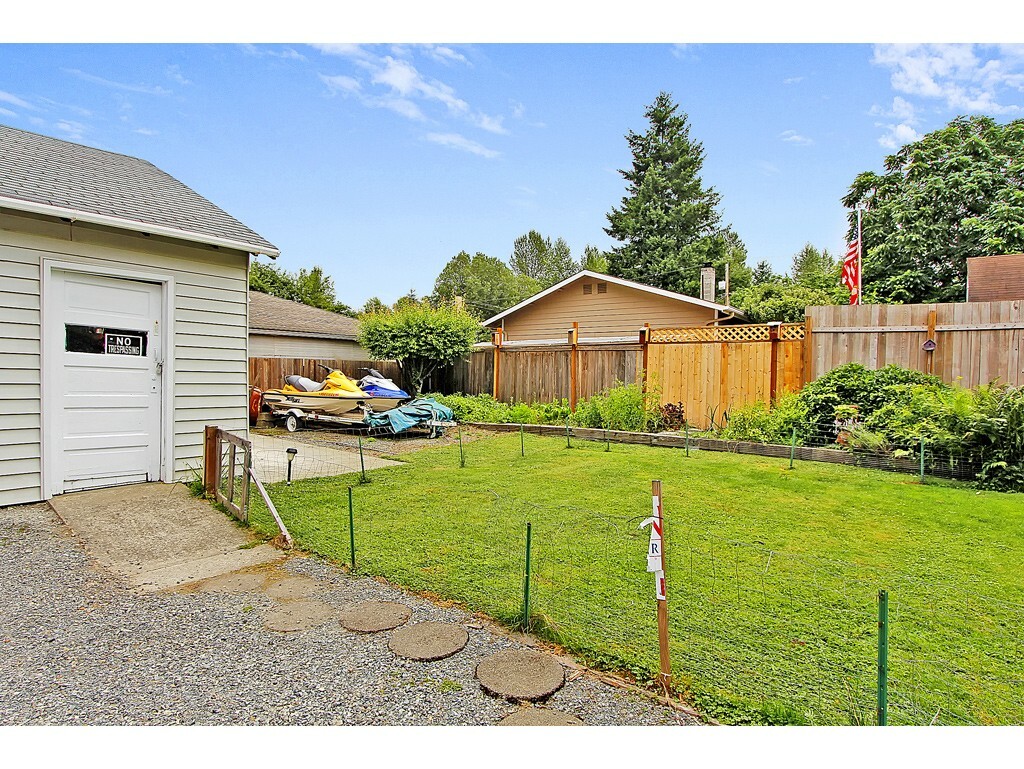 Property Photo:  39802 SE Walnut St  WA 98065 